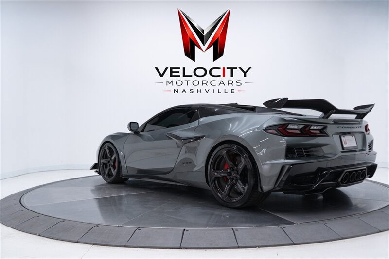 Used 2023 Chevrolet Corvette Z06 w/ Z07 Performance Package RWD image 8