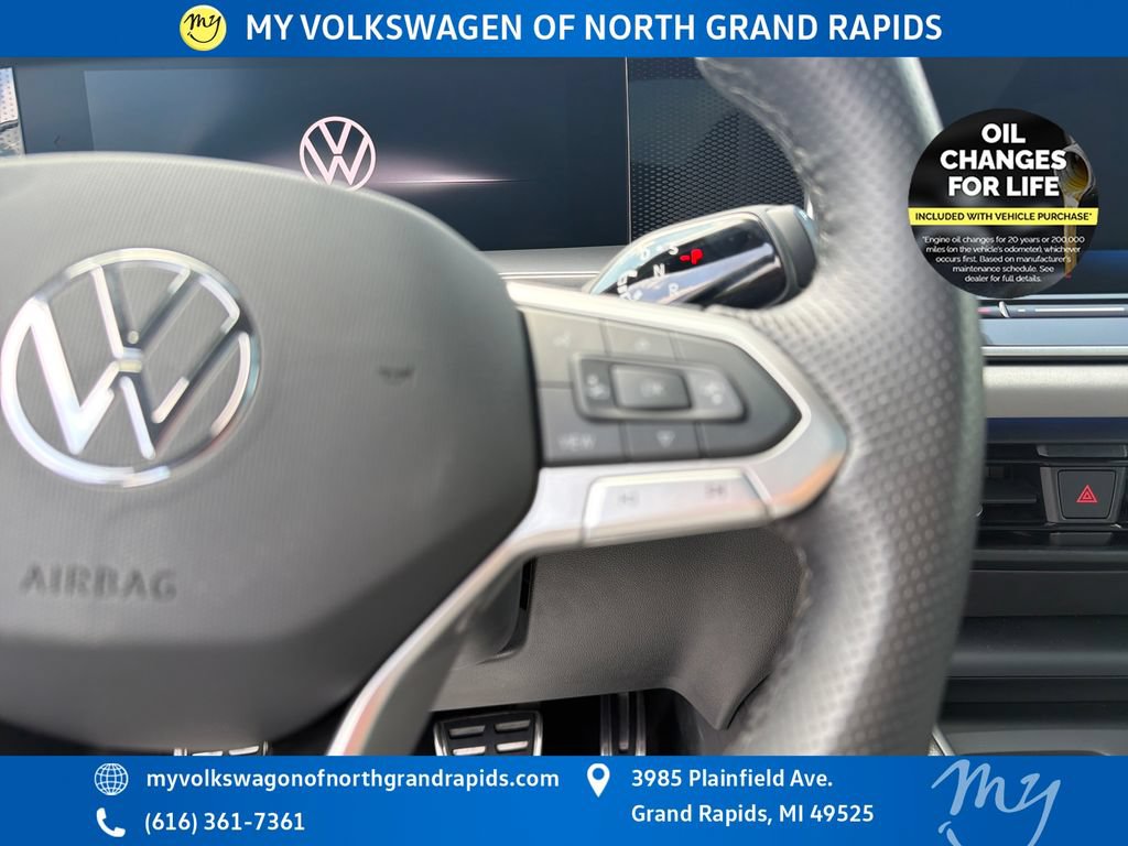 Used 2025 Volkswagen Tiguan SE R-Line AWD/4WD image 18