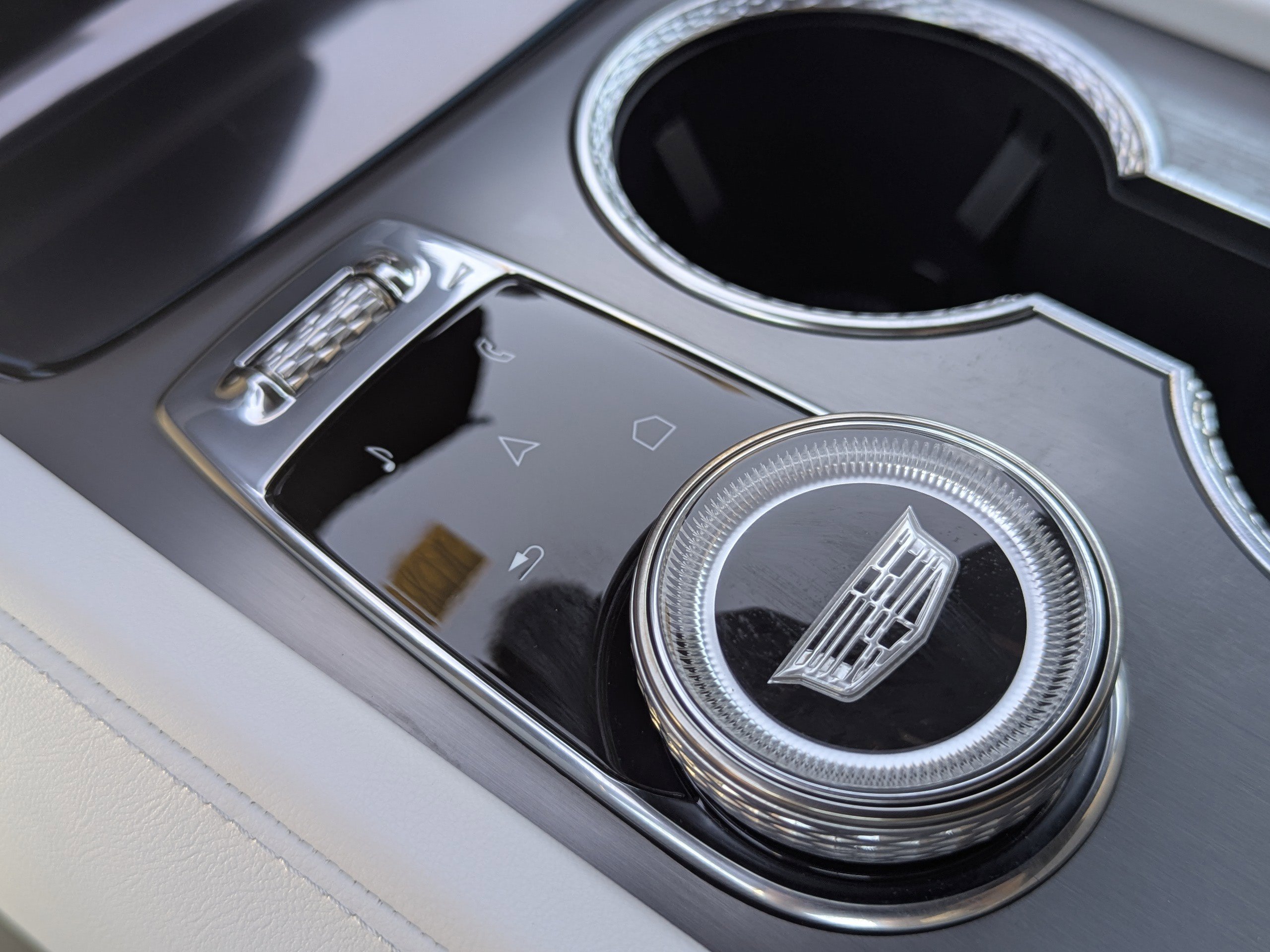 New 2026 Cadillac Vistiq Luxury w/ LPO, Floor Liner Package AWD/4WD image 36