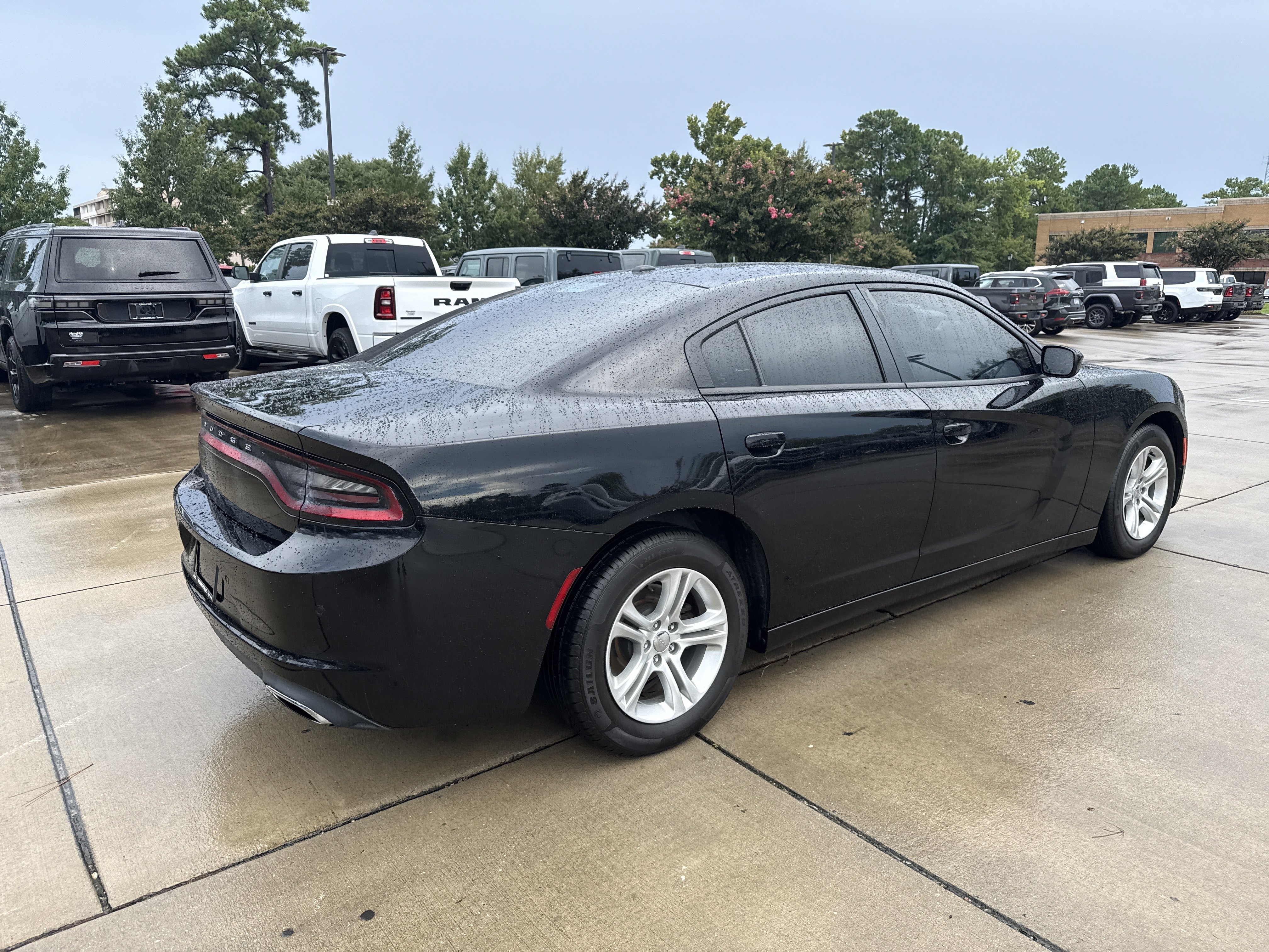 Used 2017 Dodge Charger SE w/ Popular Equipment Group RWD image 9