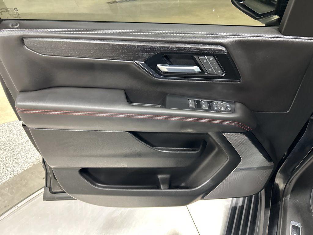 Used 2025 GMC Yukon AT4 Ultimate AWD/4WD image 14