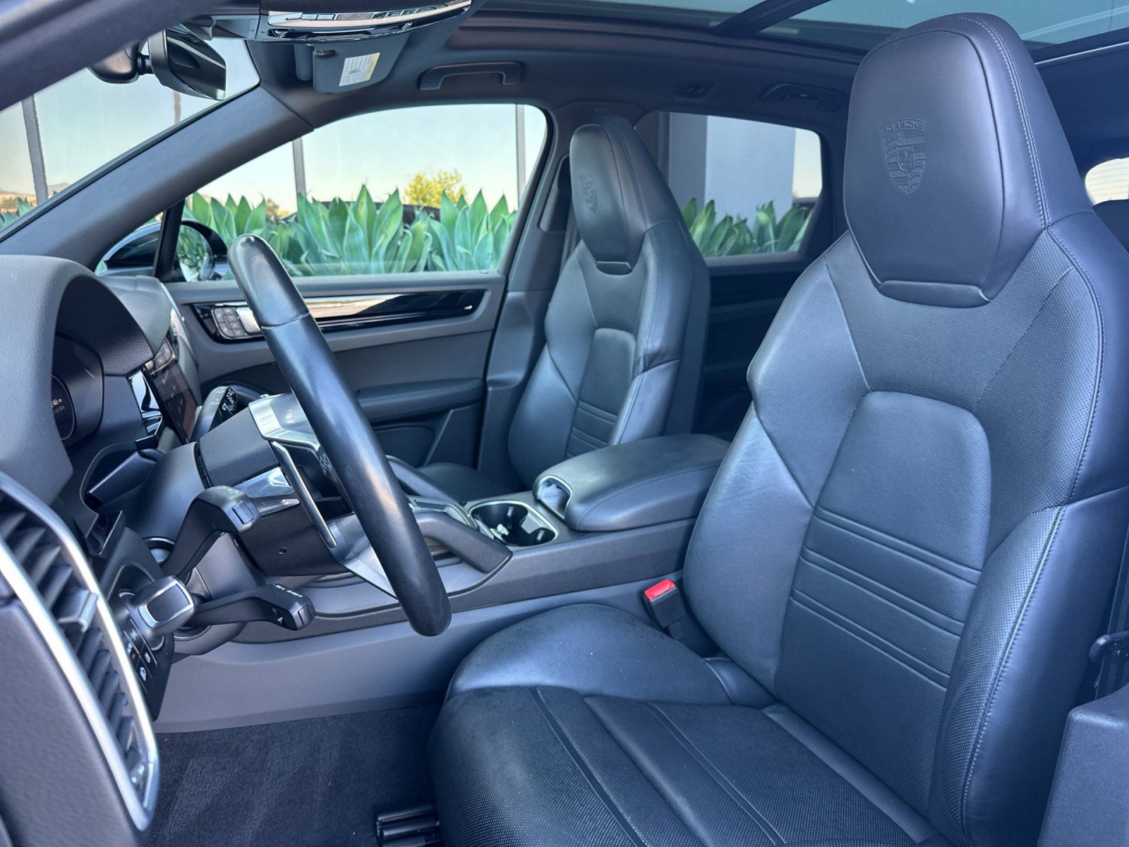 Used 2023 Porsche Cayenne AWD/4WD image 5
