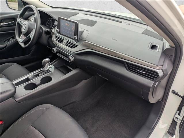 Used 2025 Nissan Altima 2.5 SV FWD image 19