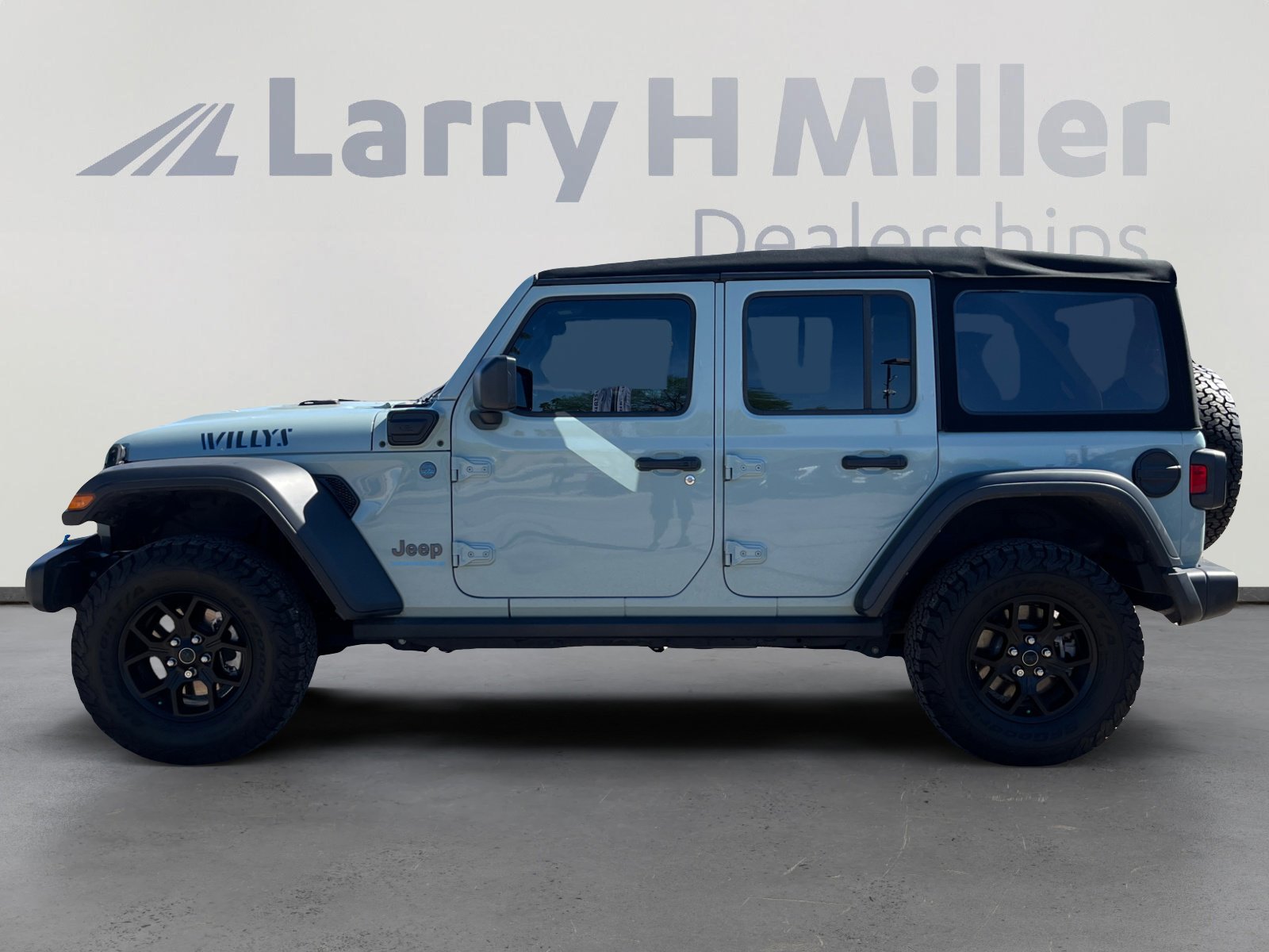 Used 2024 Jeep Wrangler Willys image 2