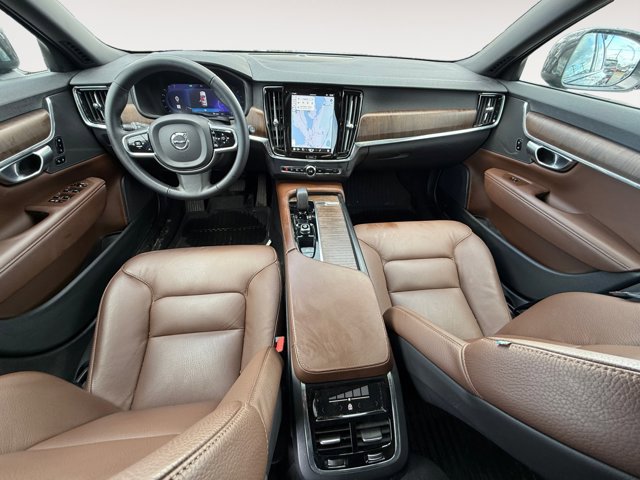 Used 2024 Volvo V90 B6 Cross Country Plus w/ Protection Package Premier image 12