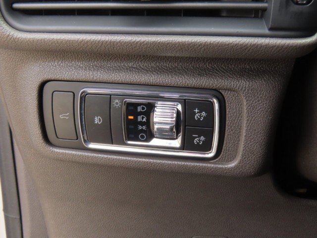 Used 2020 Lincoln Corsair Reserve w/ Elements Package FWD image 24