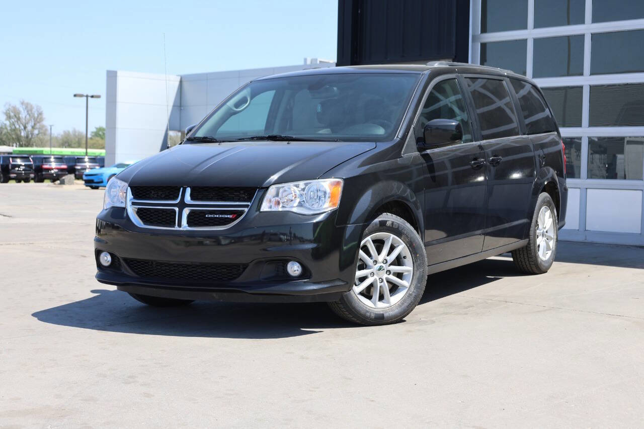 Used 2019 Dodge Grand Caravan SXT FWD image 3