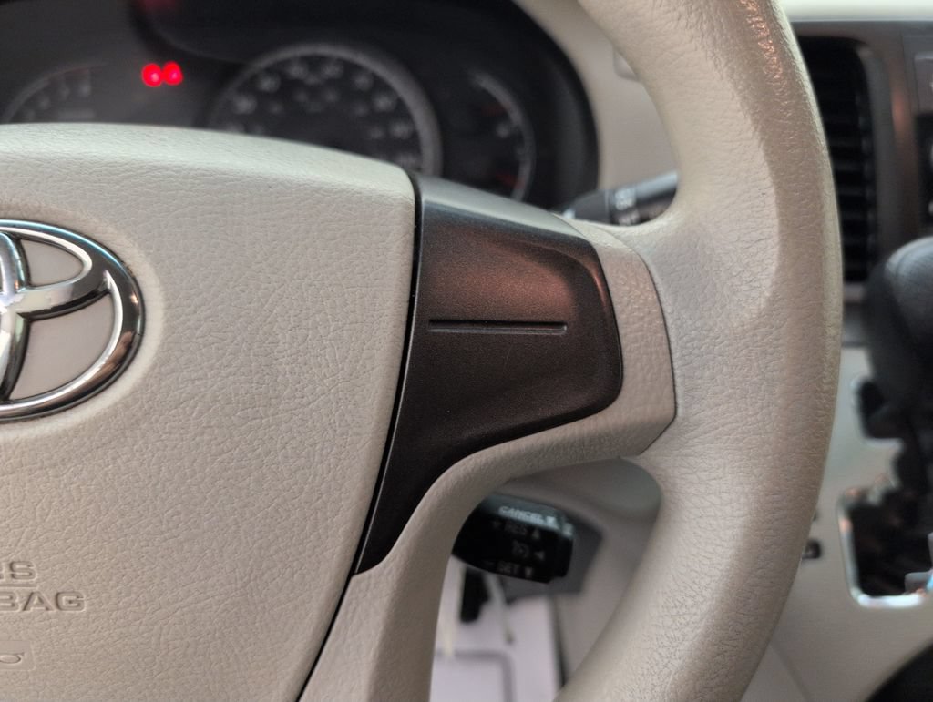 Used 2013 Toyota Sienna L FWD image 35