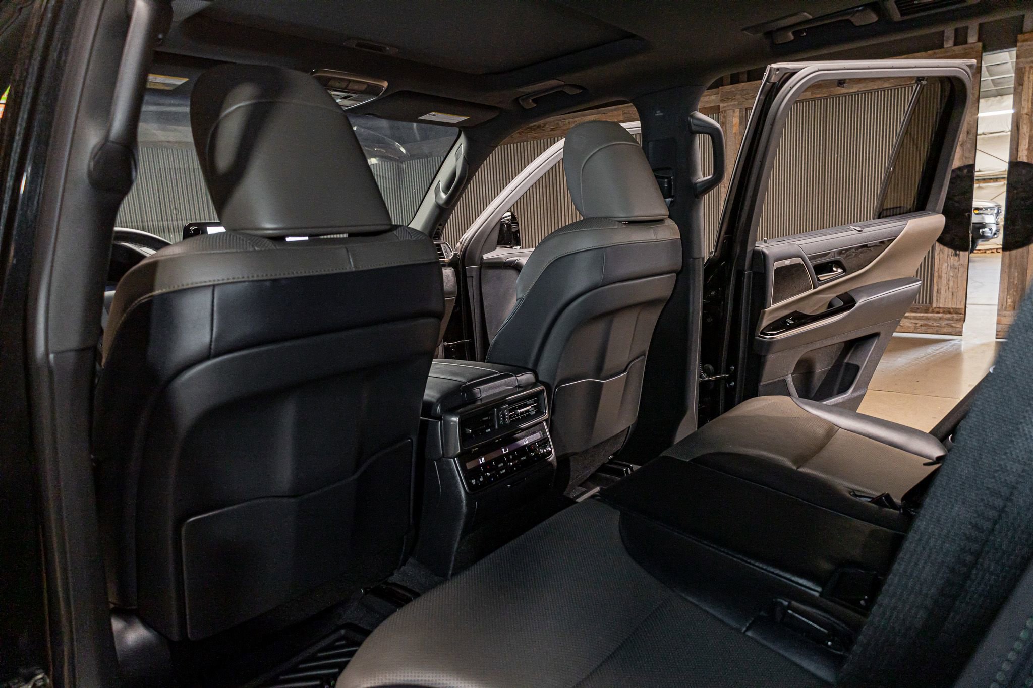 Used 2025 Lexus LX 700h Overtrail AWD/4WD image 23