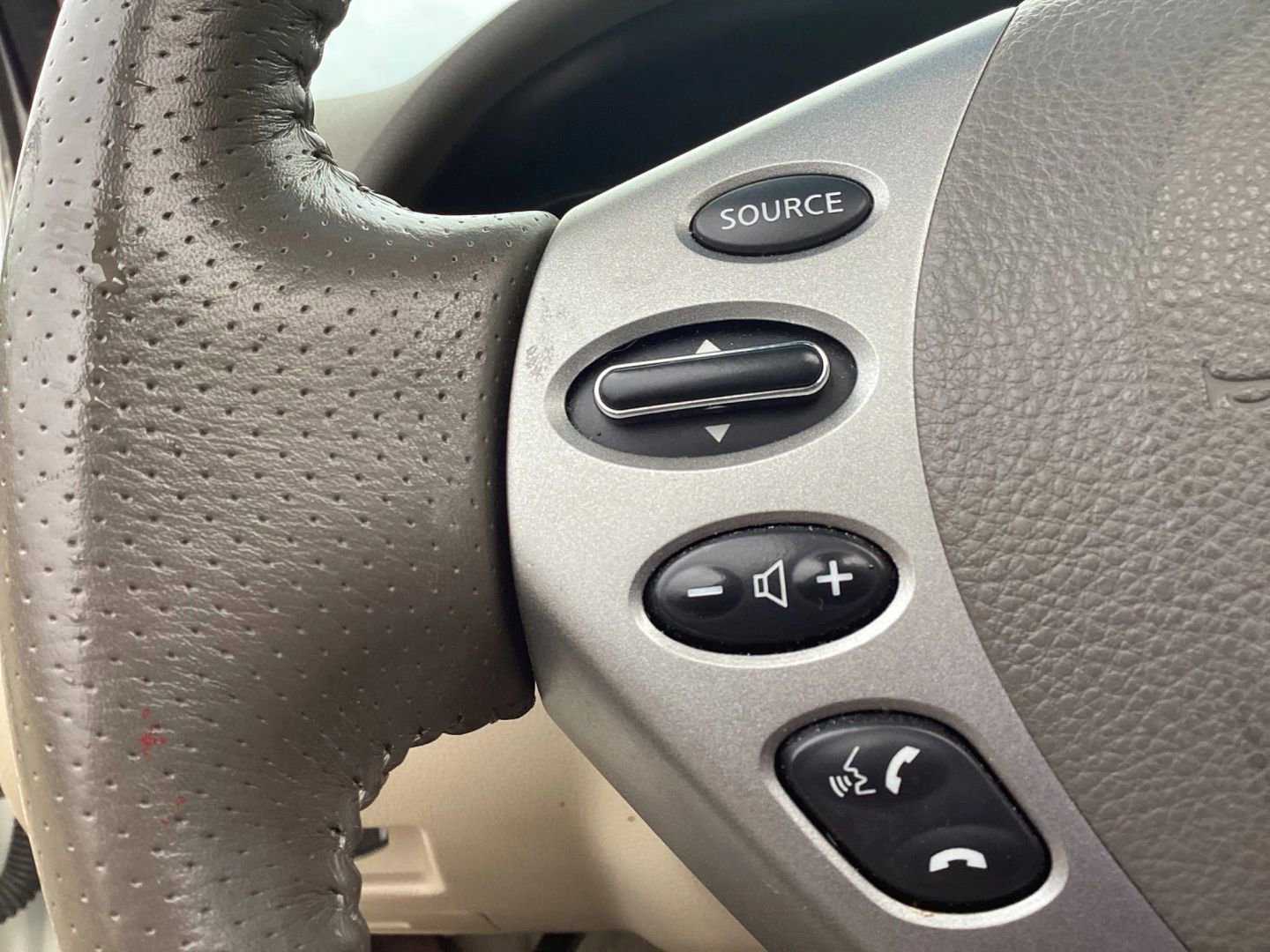 Used 2011 Nissan Altima 3.5 SR w/ 3.5SR Premium Pkg FWD image 26