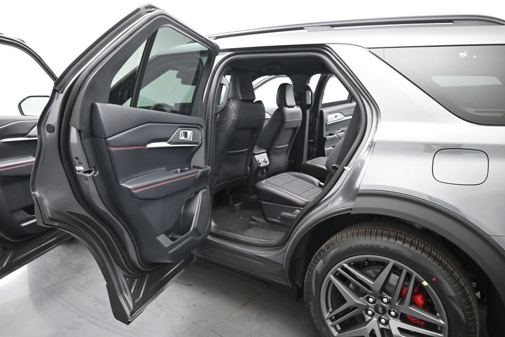 New 2026 Ford Explorer ST-Line w/ ST-Line Street Pack RWD image 17