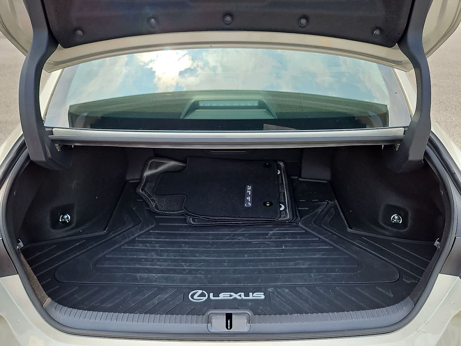 Used 2025 Lexus ES 300h w/ Premium Package FWD image 32