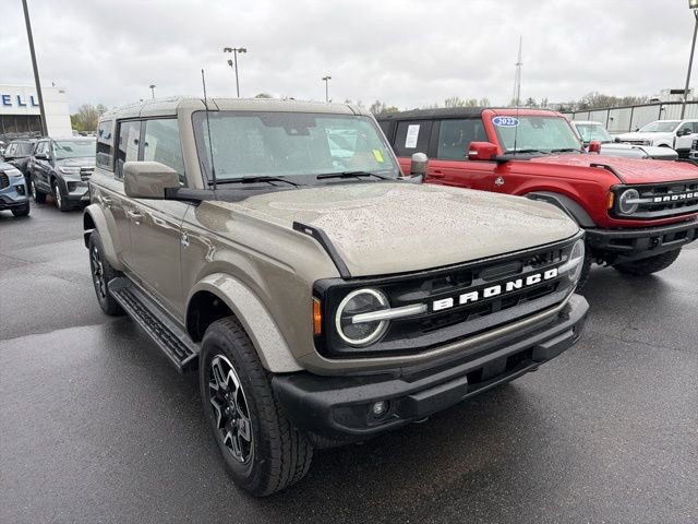 Used 2025 Ford Bronco Outer Banks image 2