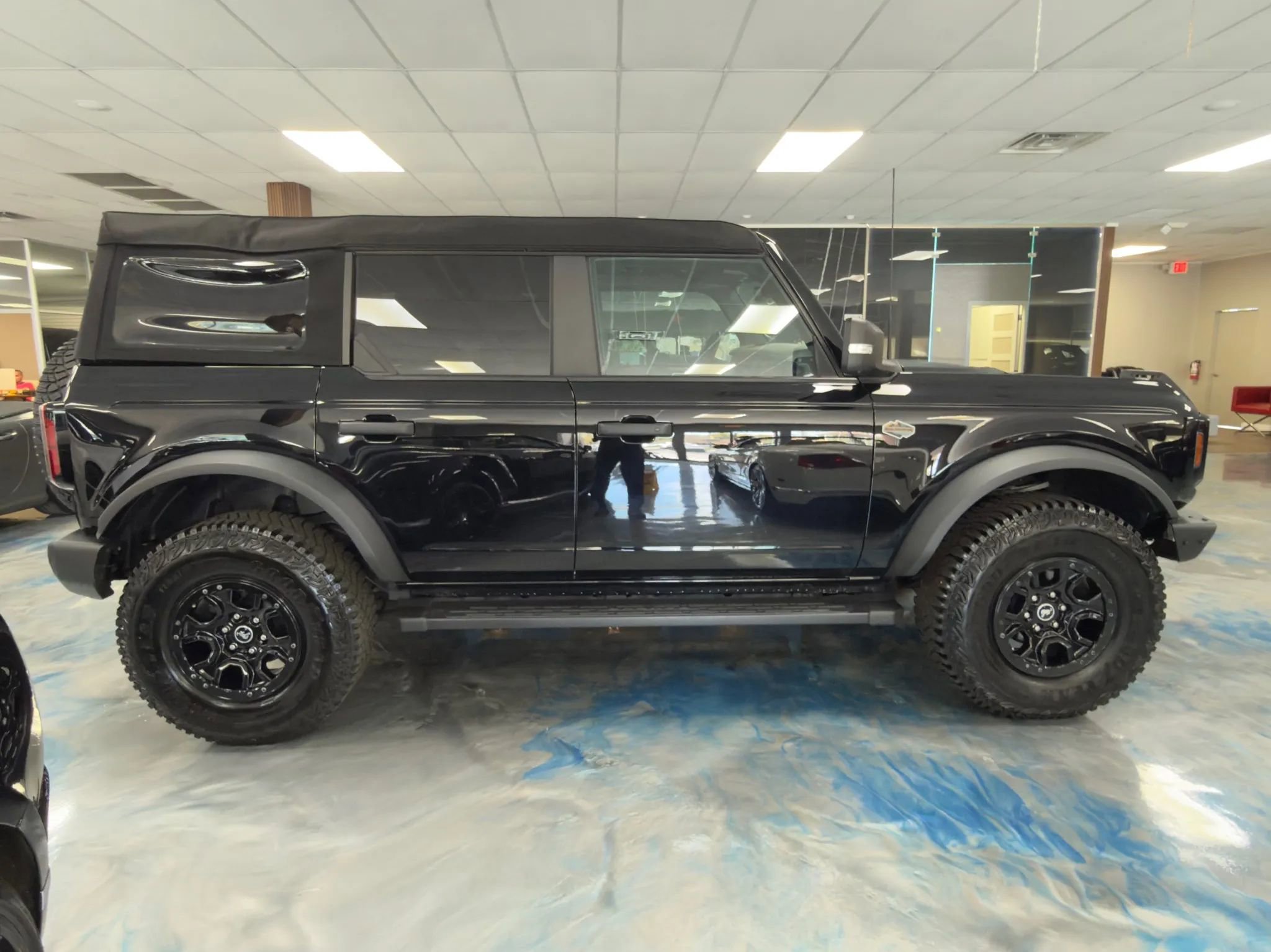 Used 2023 Ford Bronco Wildtrak image 8