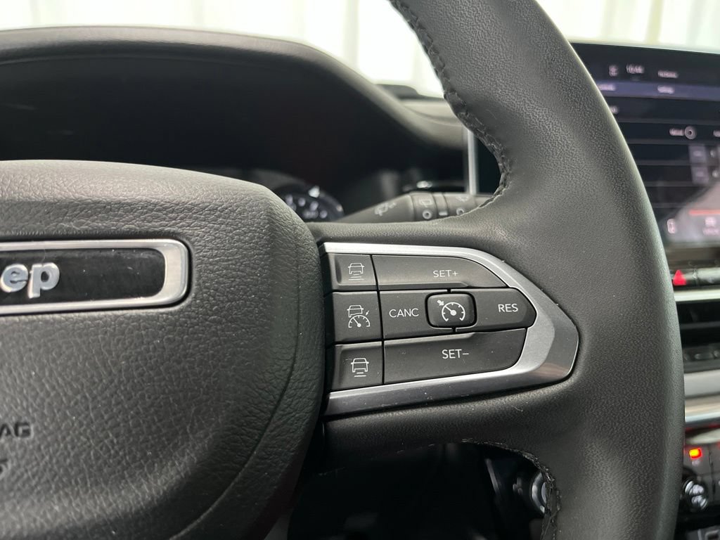 Used 2023 Jeep Compass Limited AWD/4WD image 7