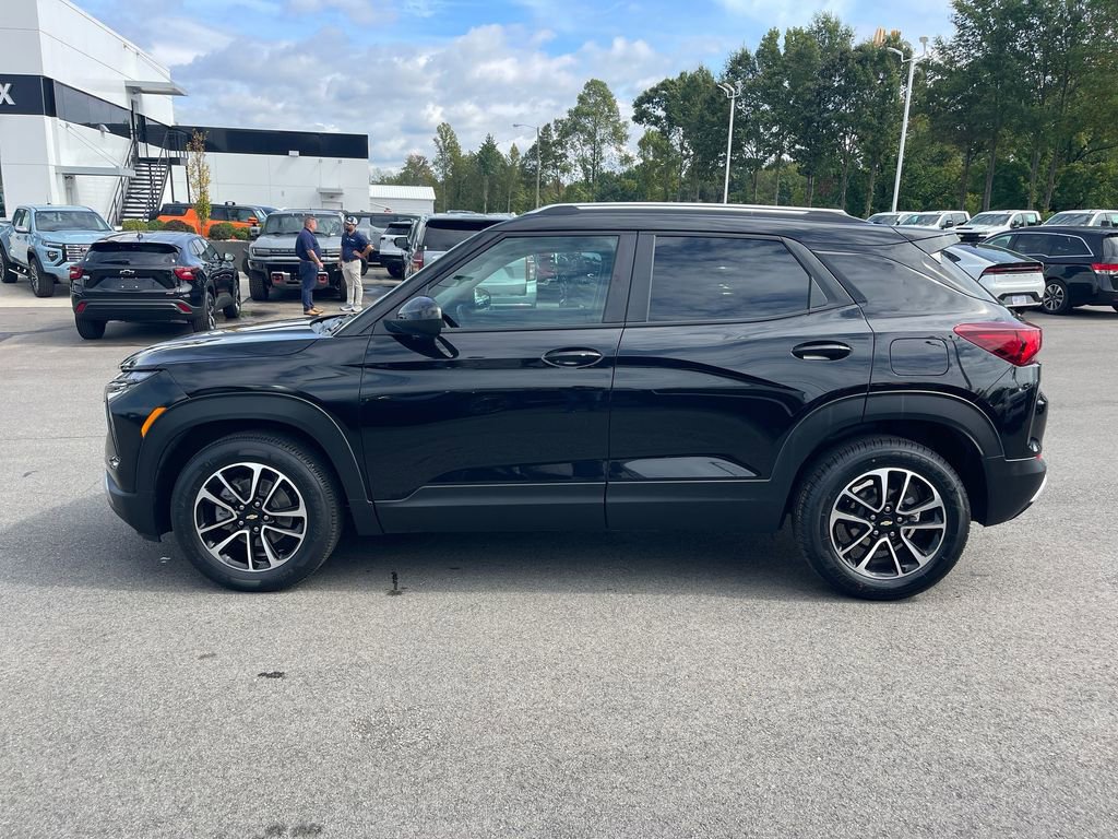 Used 2024 Chevrolet TrailBlazer LT w/ Convenience Package image 2