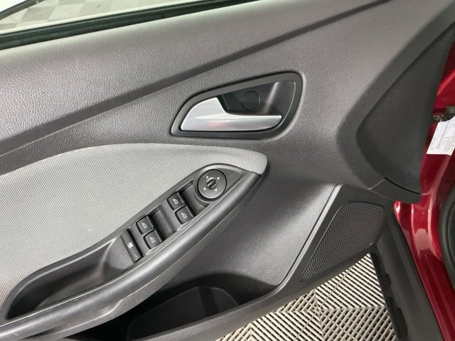 Used 2014 Ford Focus SE image 12