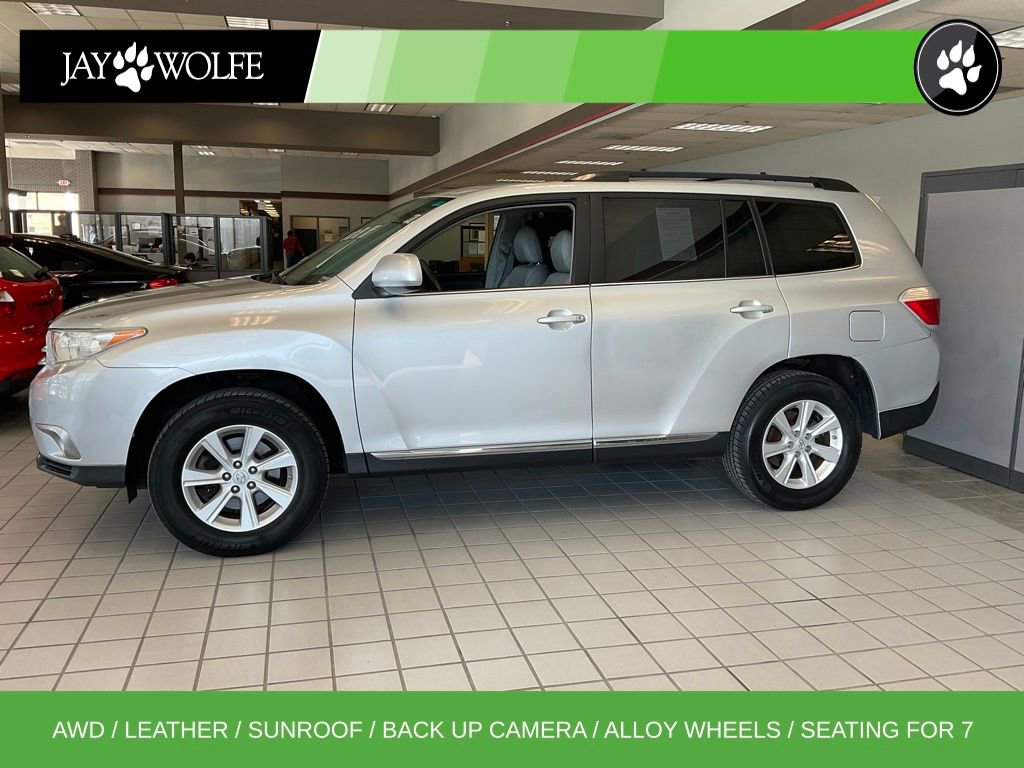 Used 2011 Toyota Highlander SE w/ Tow Pkg image 3