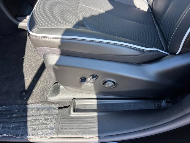 New 2027 Chrysler Pacifica Limited w/ Family Tech Group AWD/4WD image 7