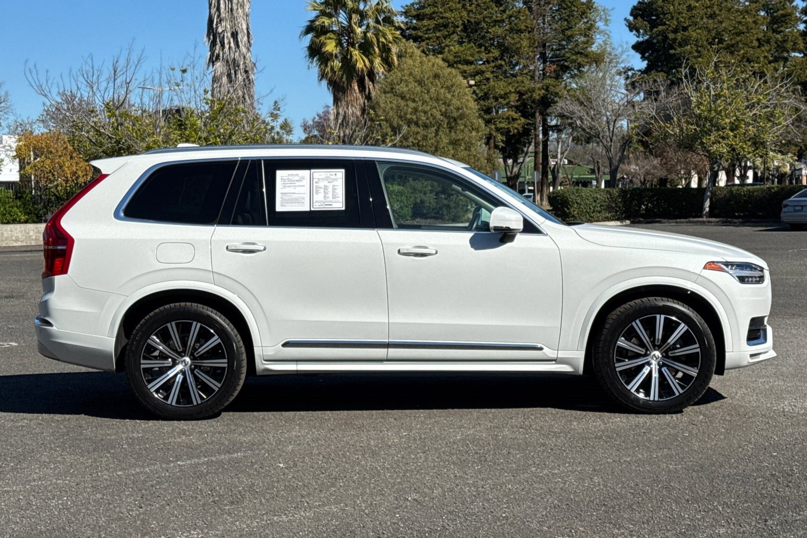 Used 2022 Volvo XC90 T6 Inscription image 2