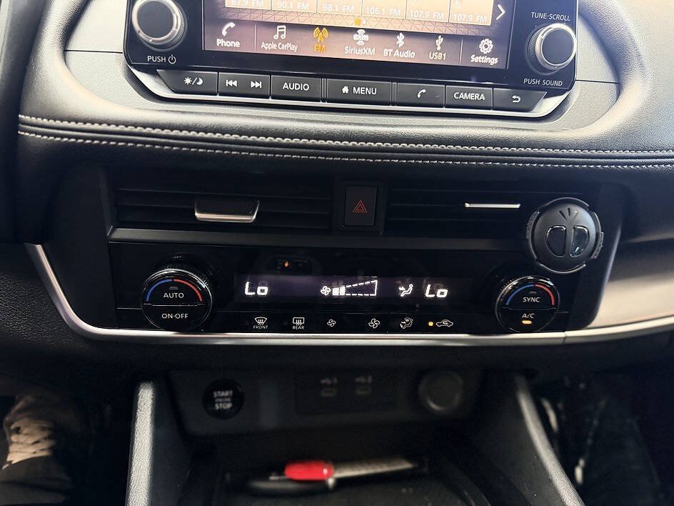 Used 2025 Nissan Rogue SV FWD image 12