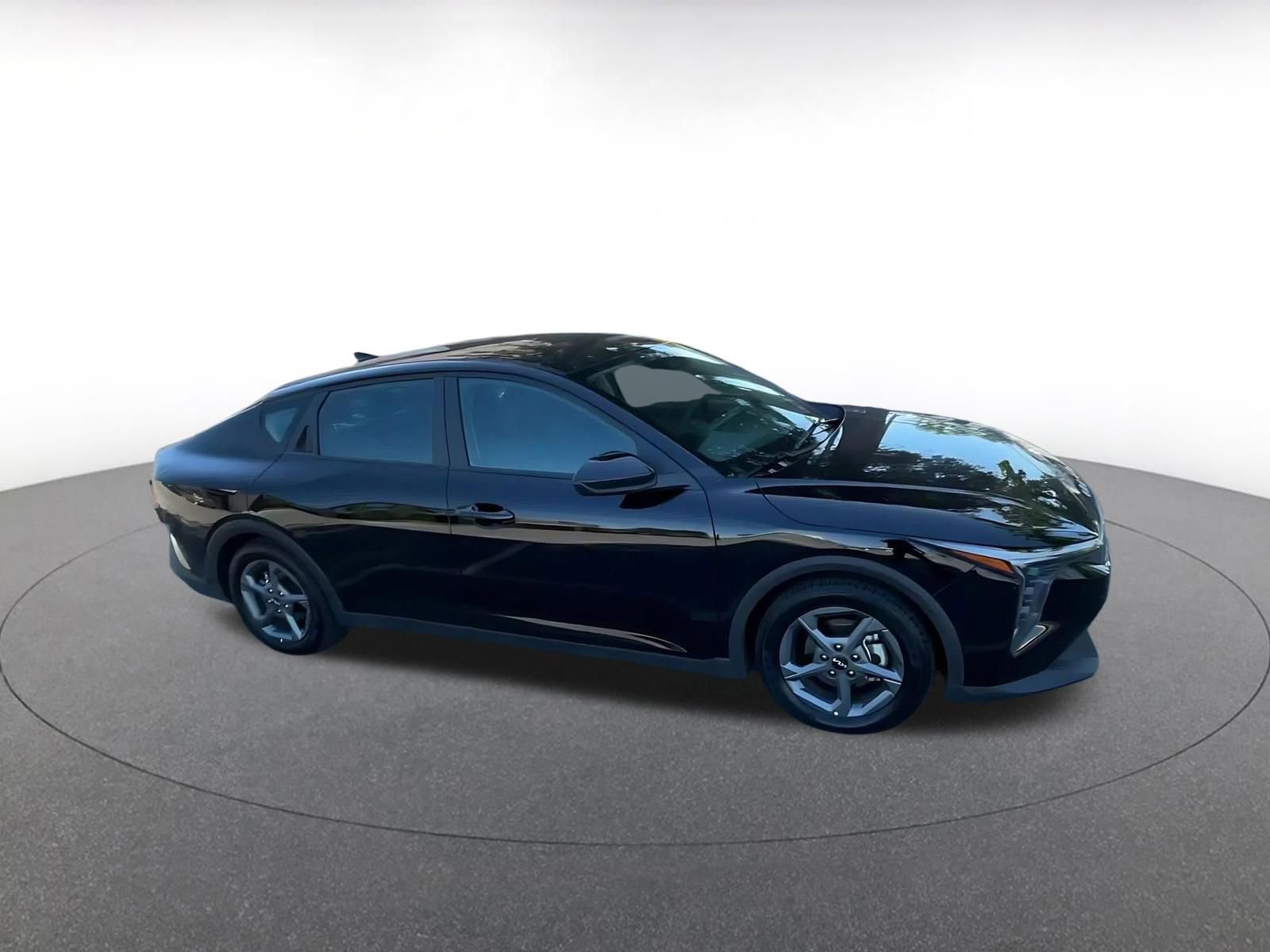 Used 2025 Kia K4 LXS image 2