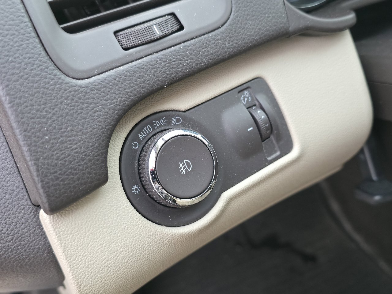 Used 2012 Buick Regal Premium image 27