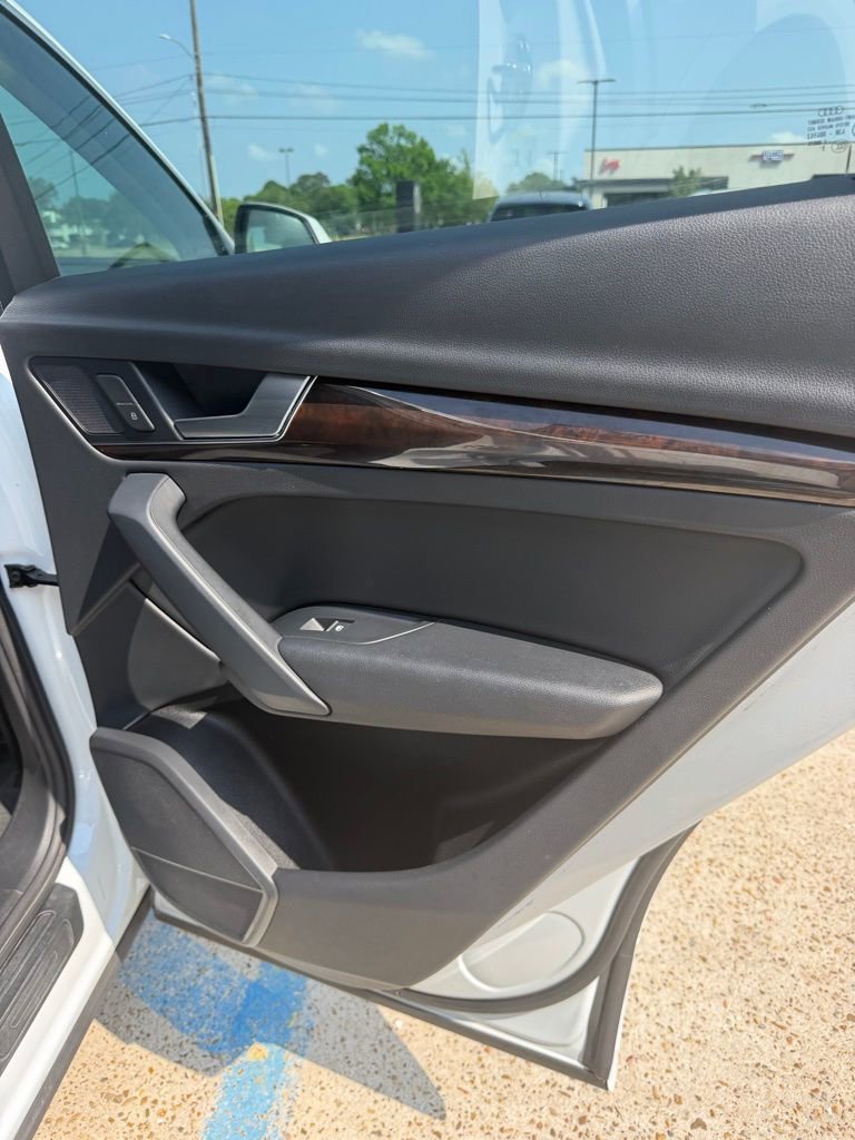 Used 2019 Audi Q5 2.0T Premium w/ Convenience Package AWD/4WD image 22