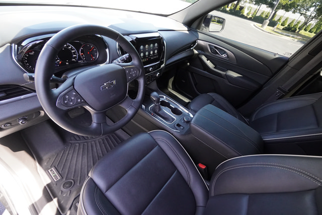 Used 2023 Chevrolet Traverse Premier w/ Redline Edition FWD image 21