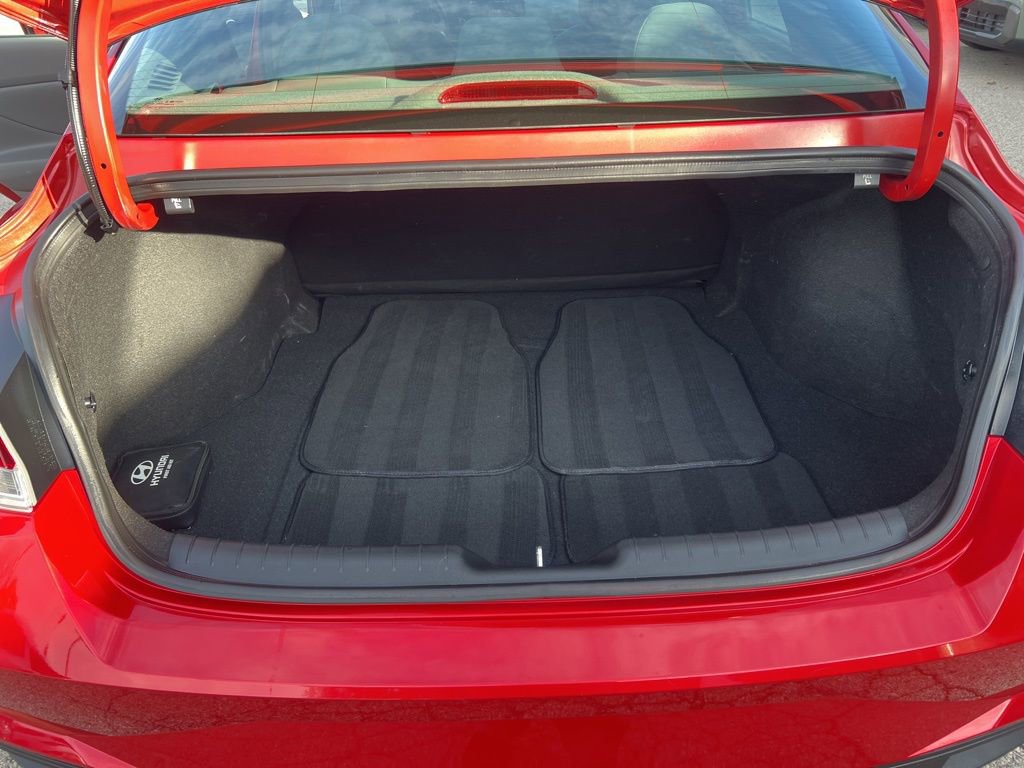 Used 2023 Hyundai Elantra SEL w/ Cargo Package image 11