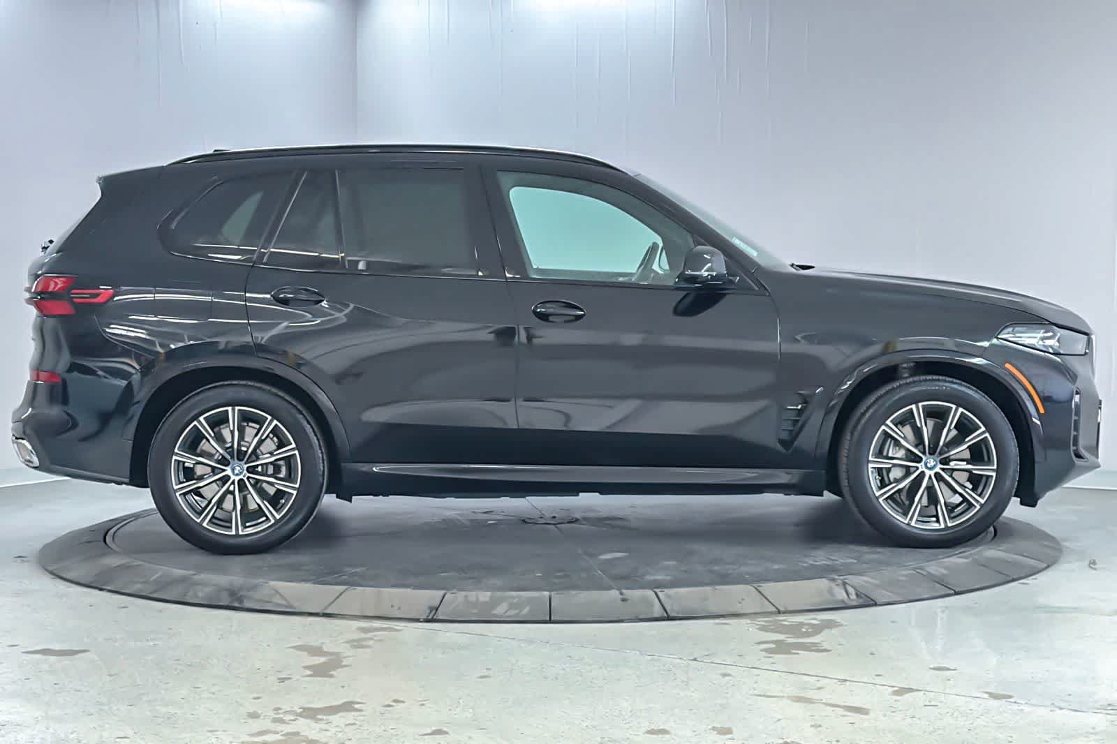 Used 2024 BMW X5 xDrive50e w/ M Sport Package AWD/4WD image 8