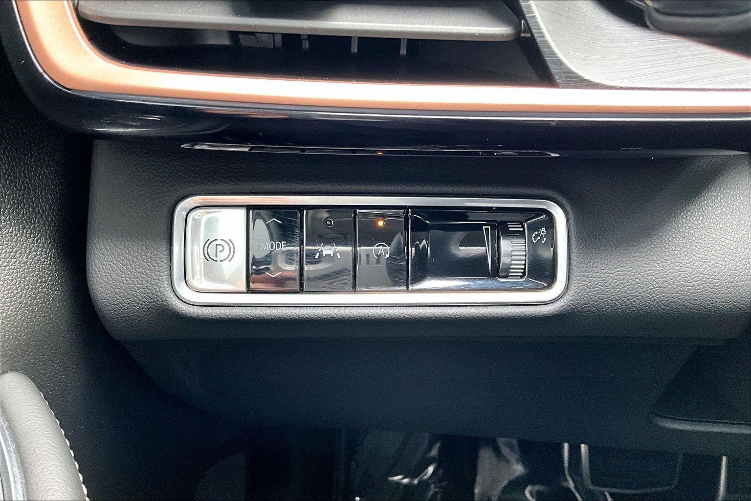 Certified 2025 Buick Envision Sport Touring AWD/4WD image 34