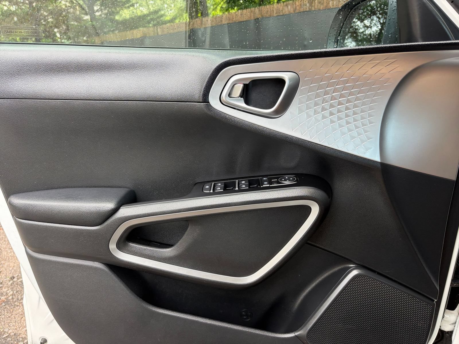 Used 2025 Kia Soul LX w/ LX Technology Package FWD image 18