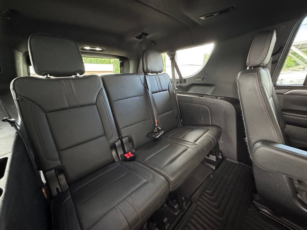 Used 2022 Chevrolet Suburban RST w/ Luxury Package RWD image 28