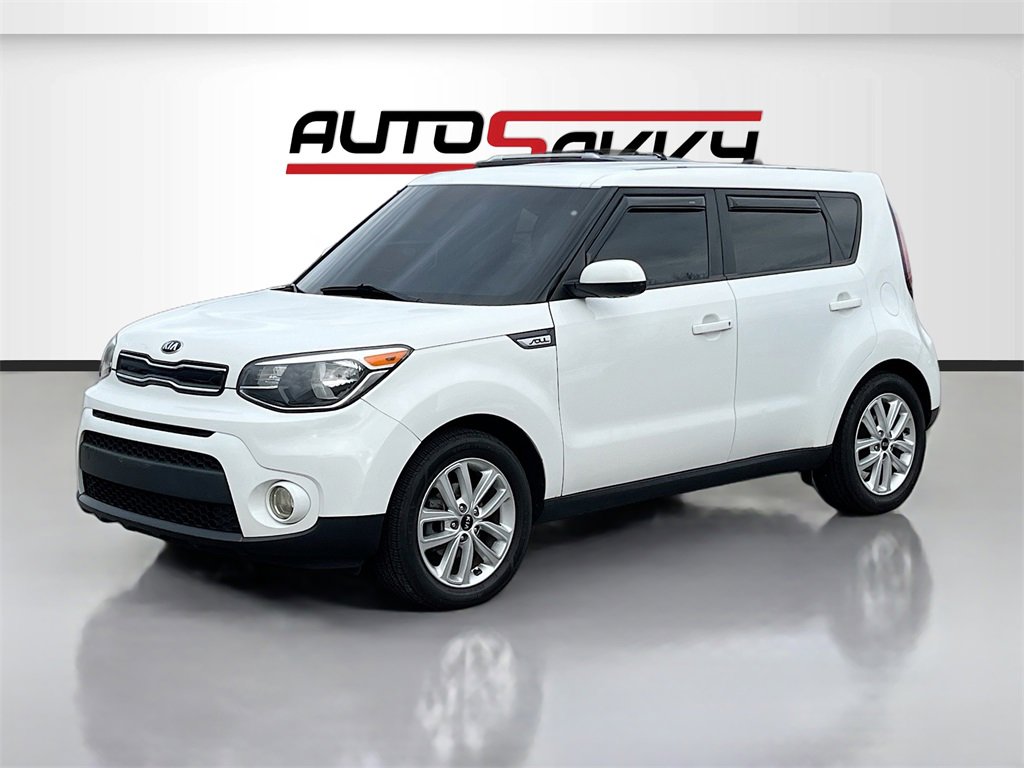 Used 2017 Kia Soul + image 3