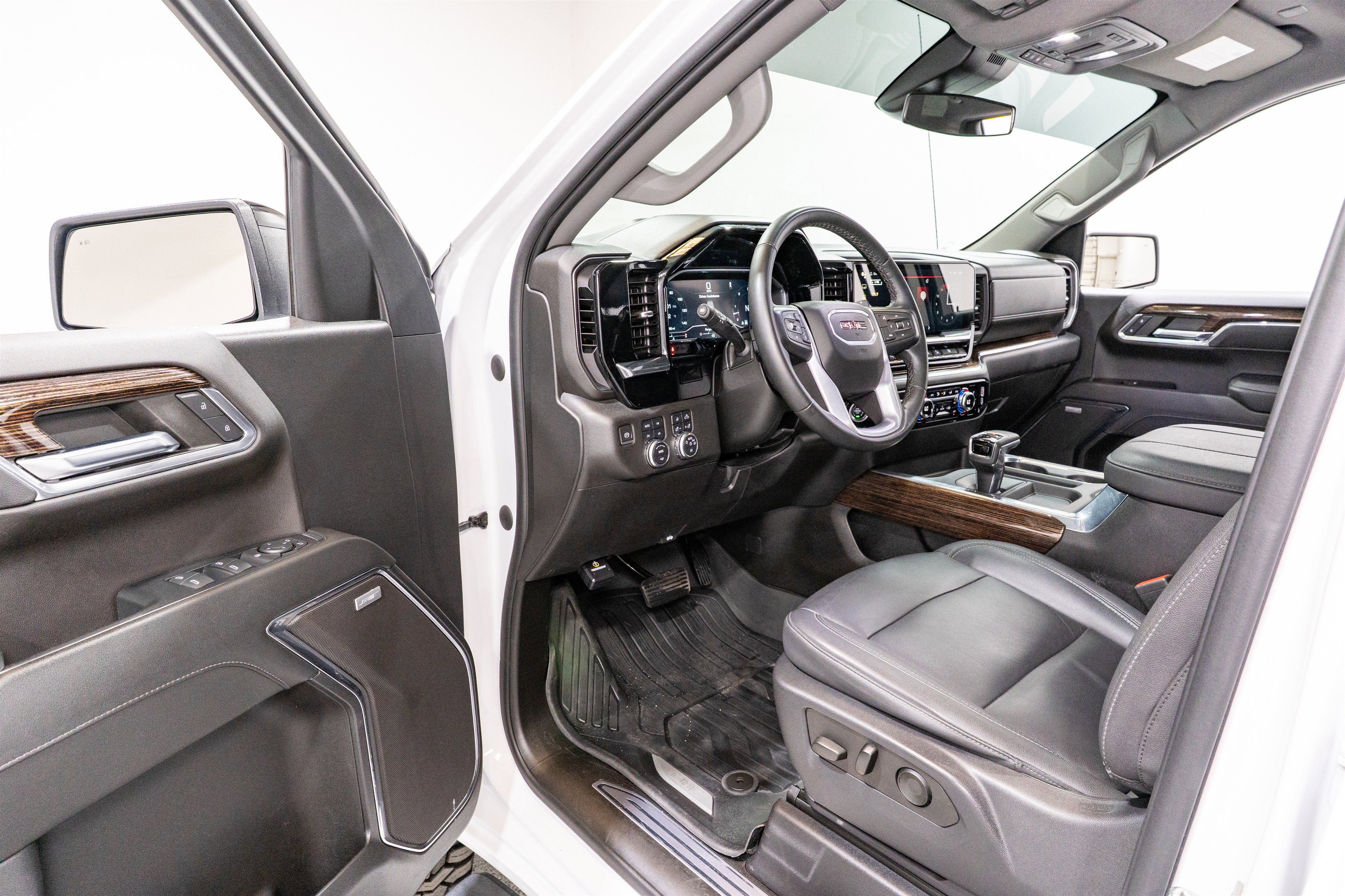 Used 2023 GMC Sierra 1500 Elevation w/ Elevation Premium Package AWD/4WD image 14