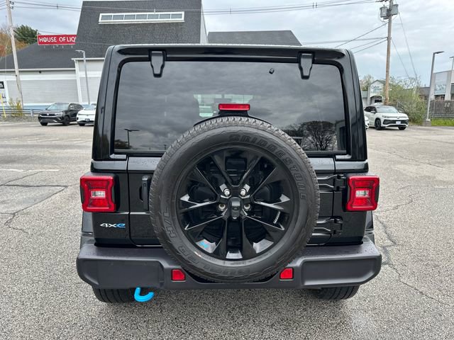 Used 2023 Jeep Wrangler Unlimited Sahara w/ Cold Weather Group AWD/4WD image 7