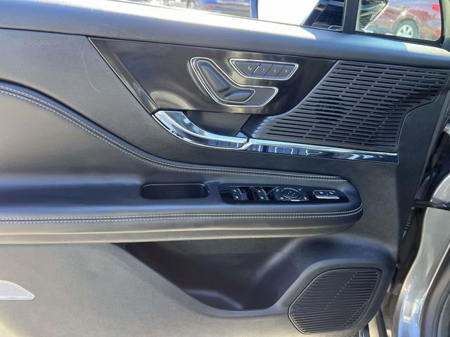 Used 2022 Lincoln Corsair AWD w/ Premium Package image 16