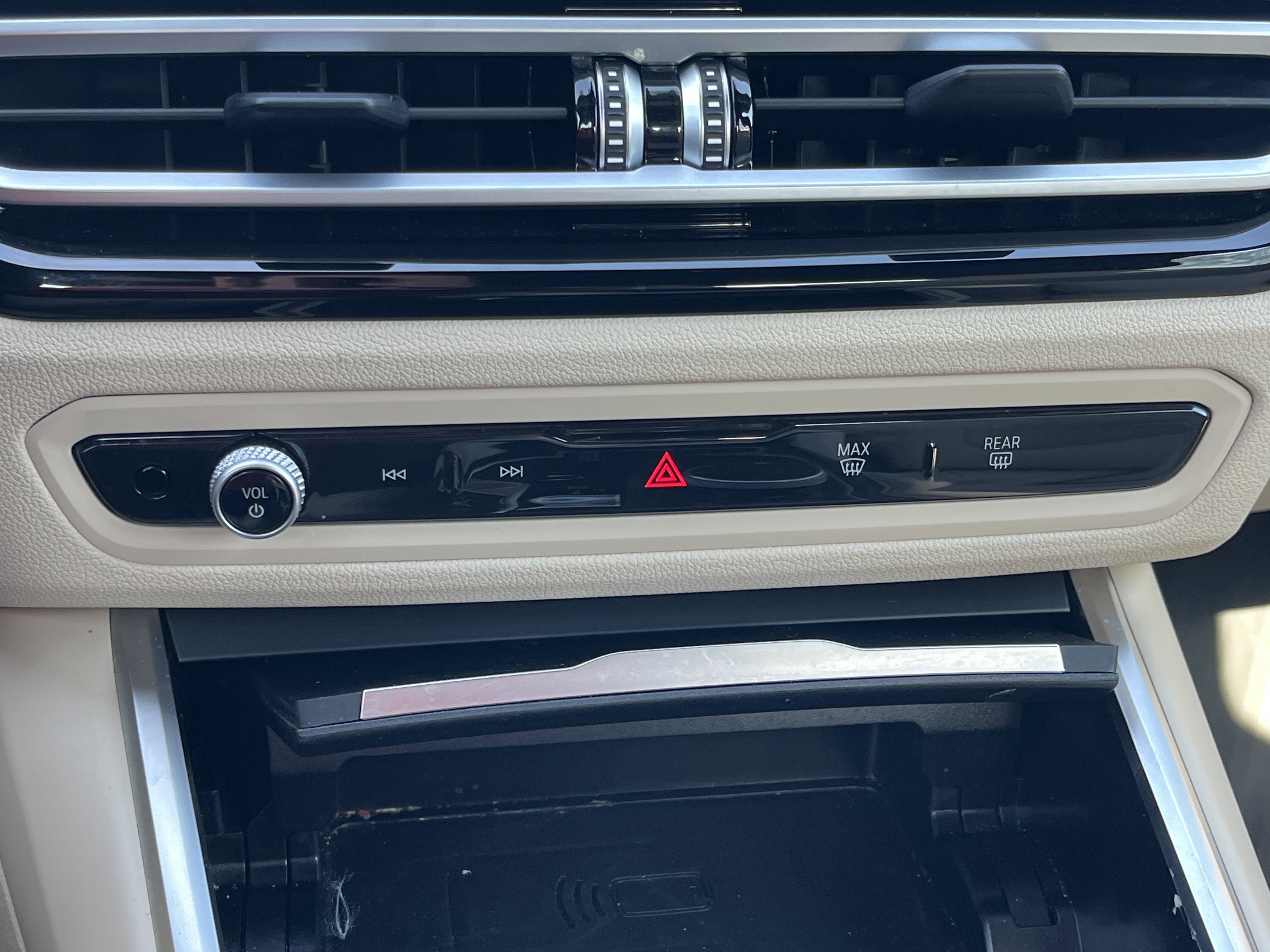 Used 2023 BMW 330i Sedan w/ Premium Package image 6