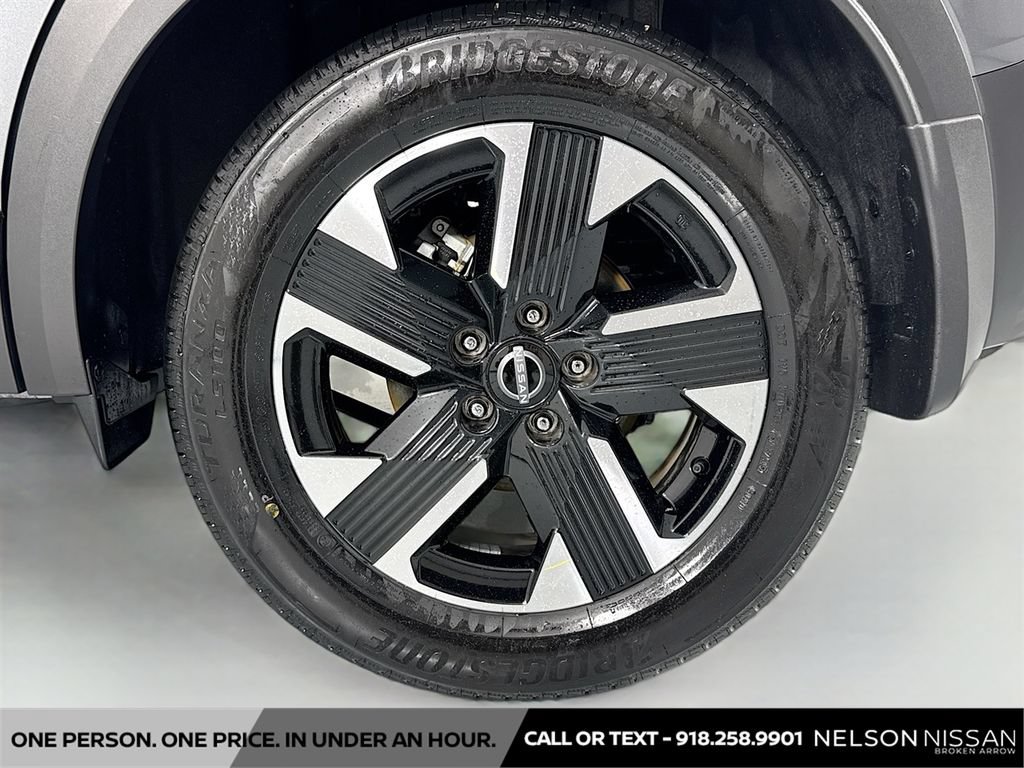 Used 2025 Nissan Kicks SV AWD/4WD image 28