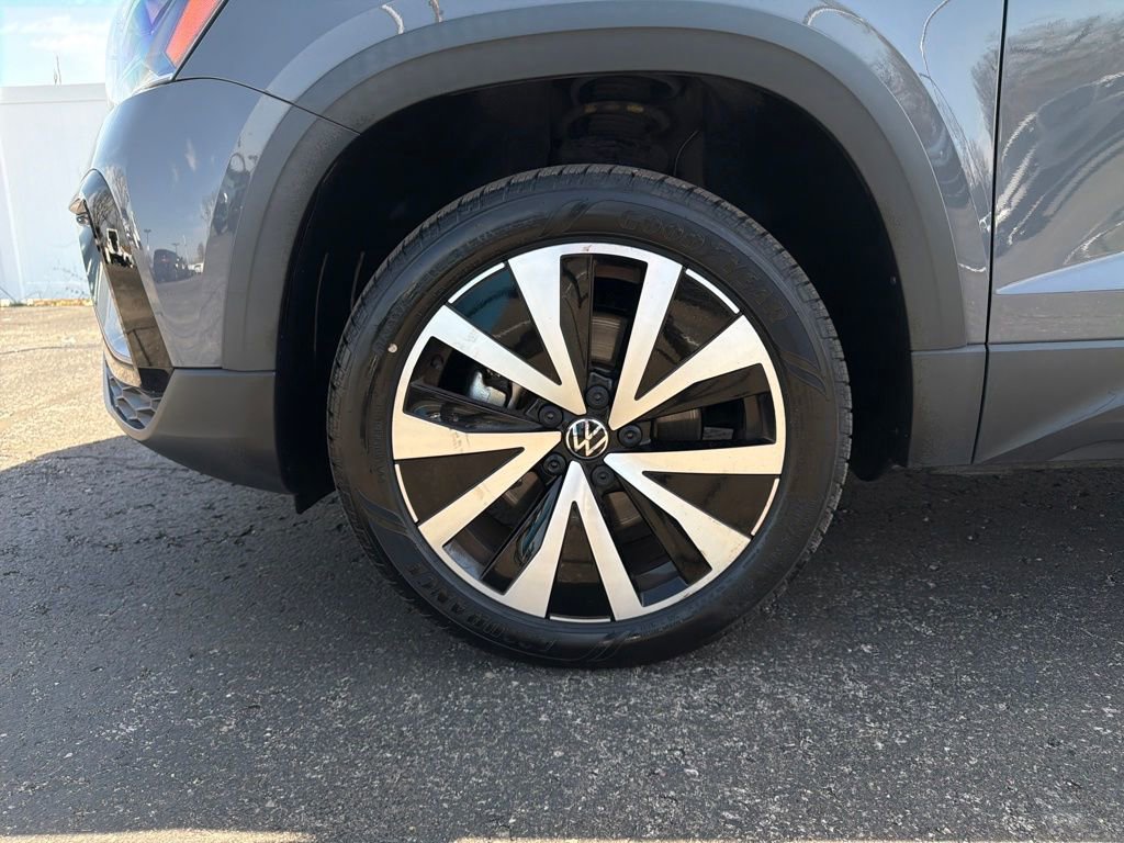 Used 2023 Volkswagen Taos SE image 35