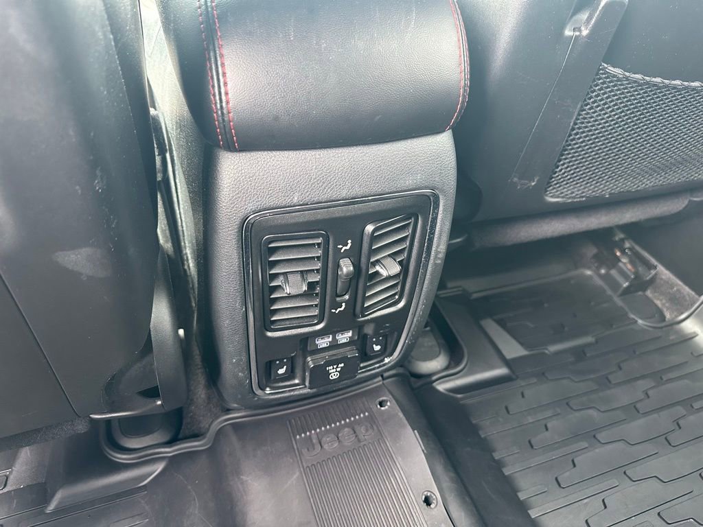 Used 2018 Jeep Grand Cherokee Trailhawk AWD/4WD image 23