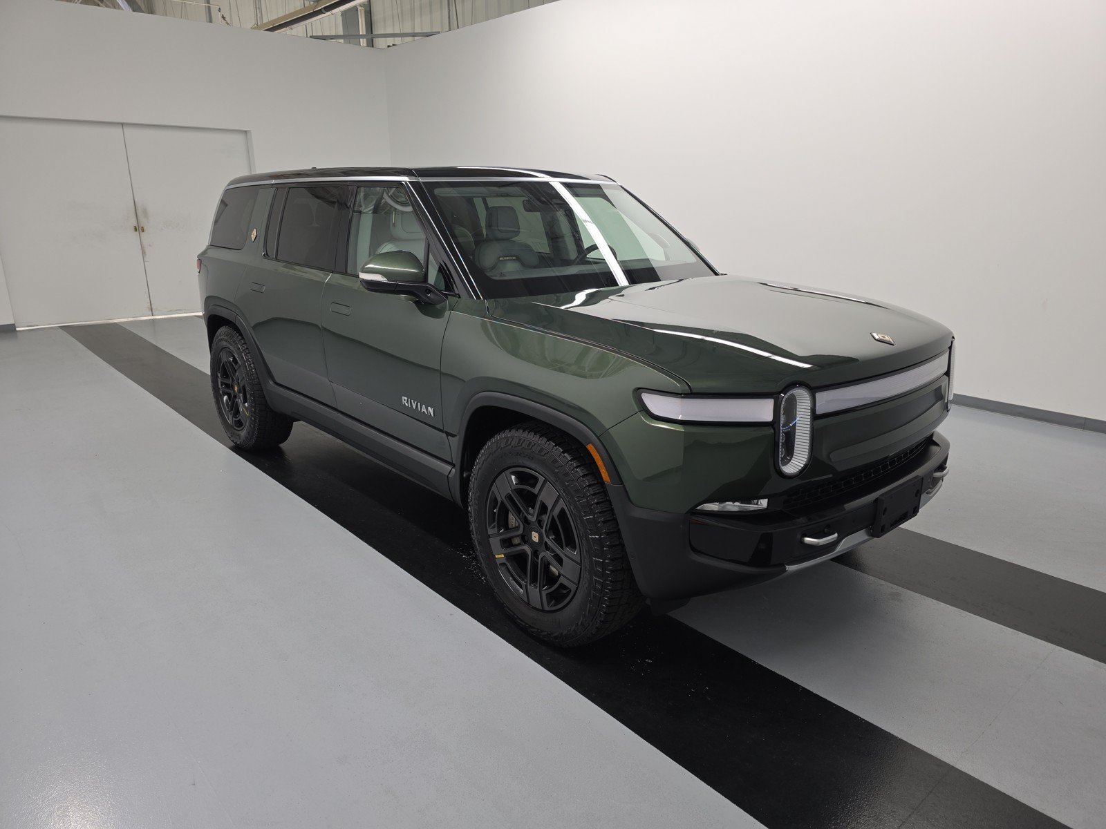 Used 2024 Rivian R1S Adventure AWD/4WD image 7