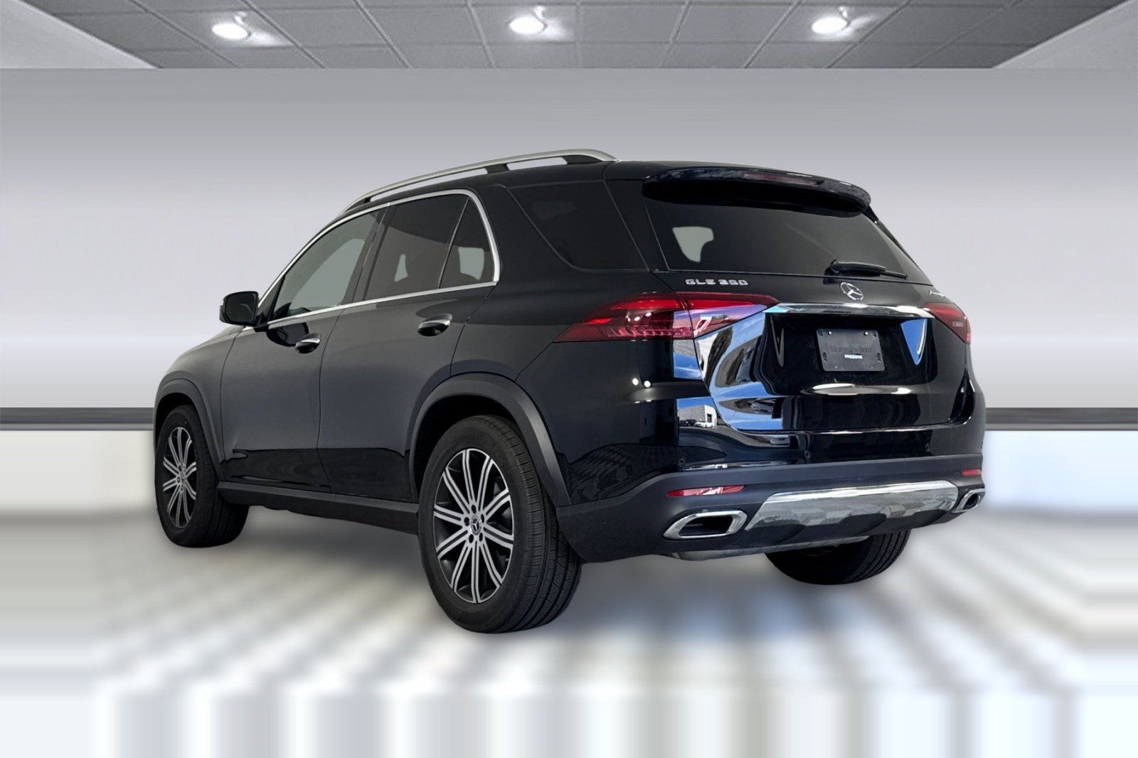 Used 2025 Mercedes-Benz GLE 350 4MATIC image 3