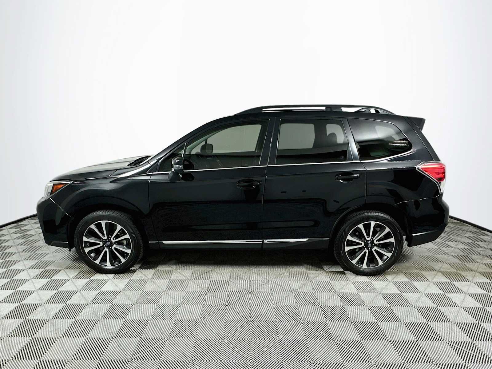Used 2017 Subaru Forester 2.0XT Touring AWD/4WD image 4