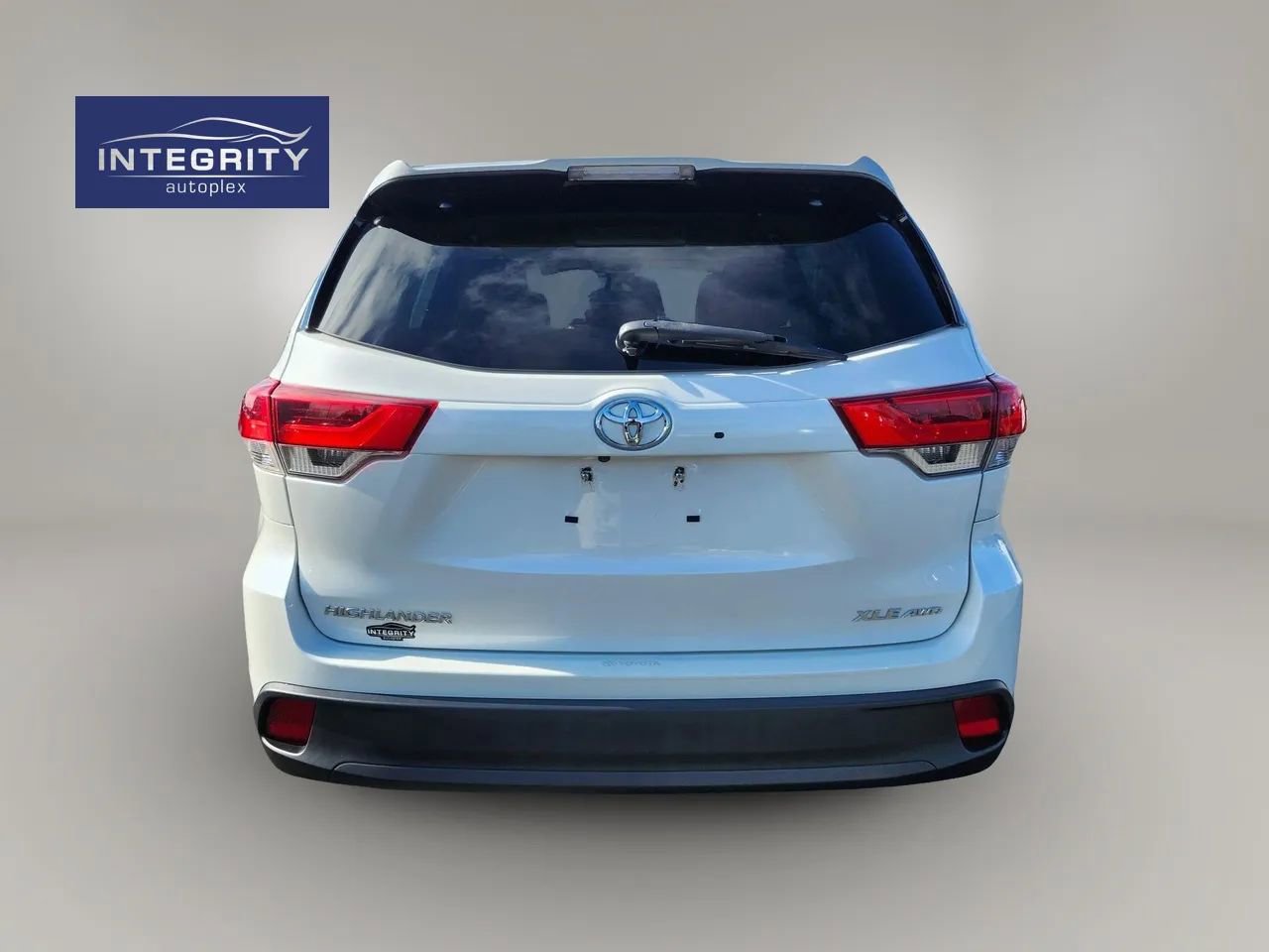 Used 2019 Toyota Highlander XLE AWD/4WD image 4