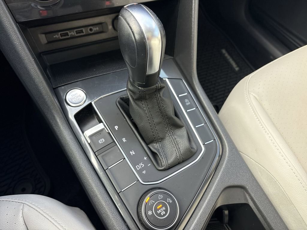 Used 2020 Volkswagen Tiguan SE w/ Panoramic Sunroof Package image 17