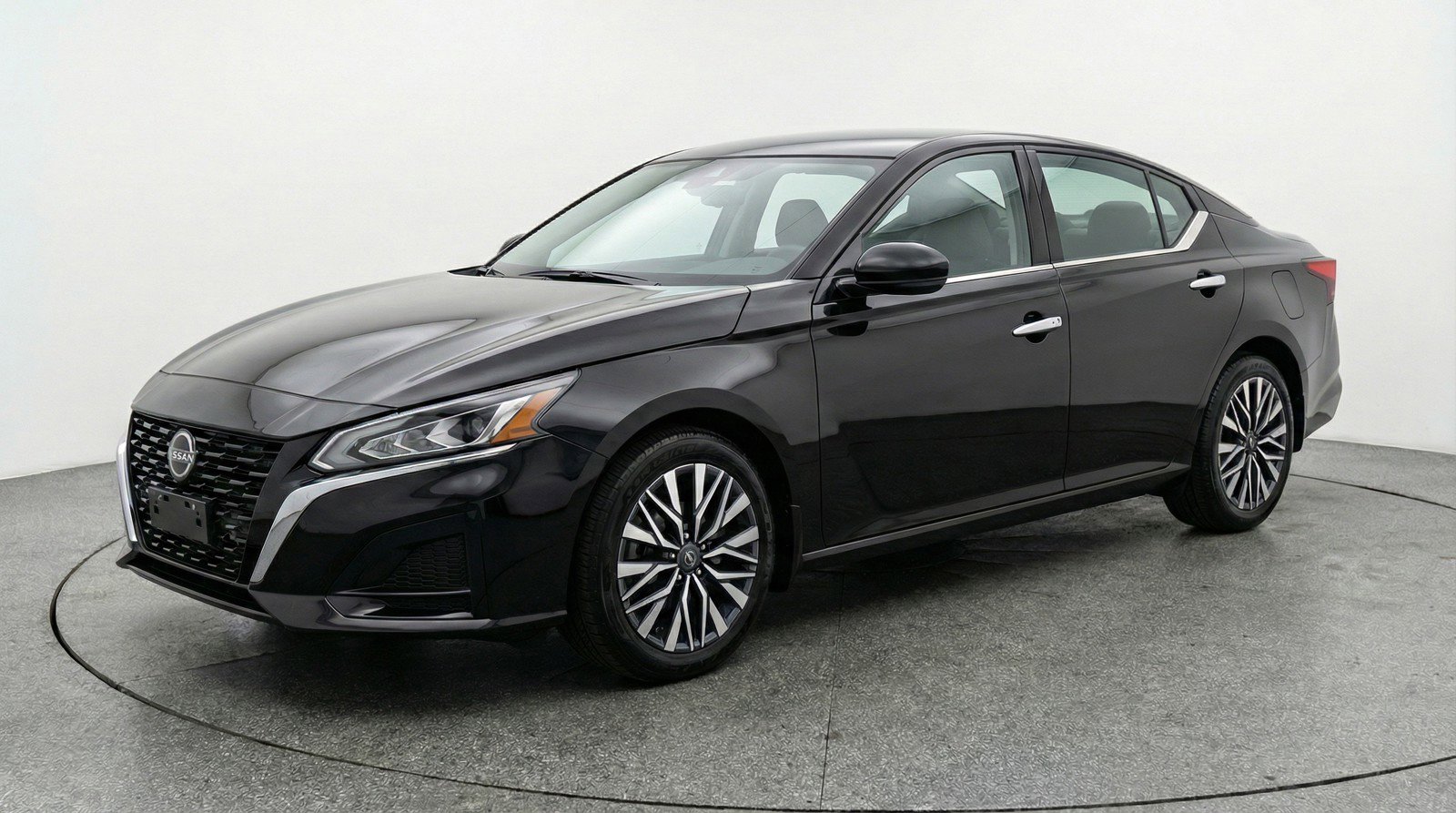 Used 2025 Nissan Altima 2.5 SV FWD image 3