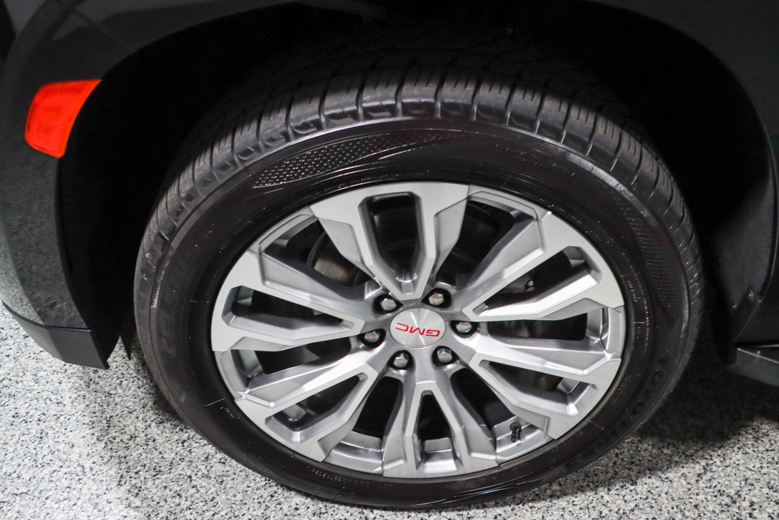 Used 2024 GMC Yukon XL Denali image 11