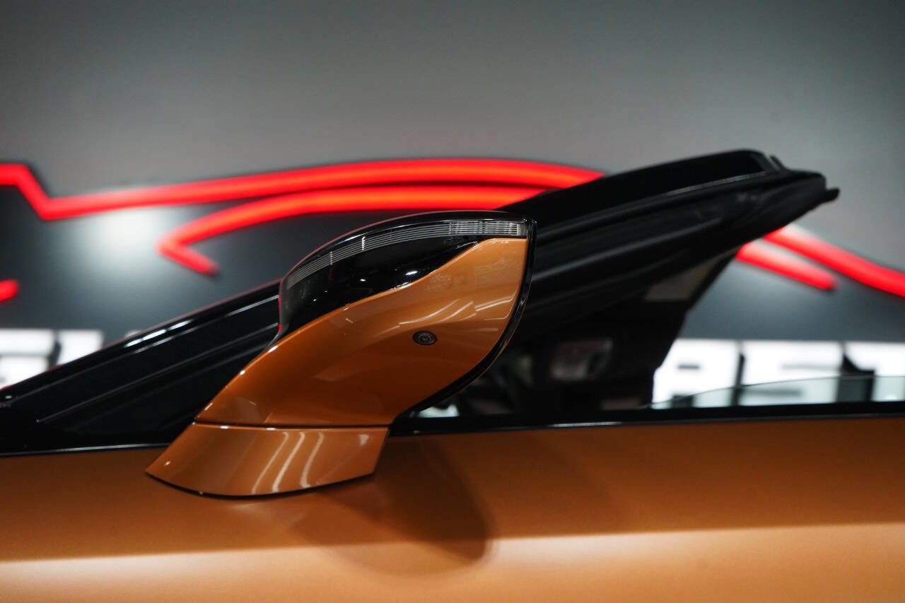 Used 2019 BMW i8 Roadster image 32